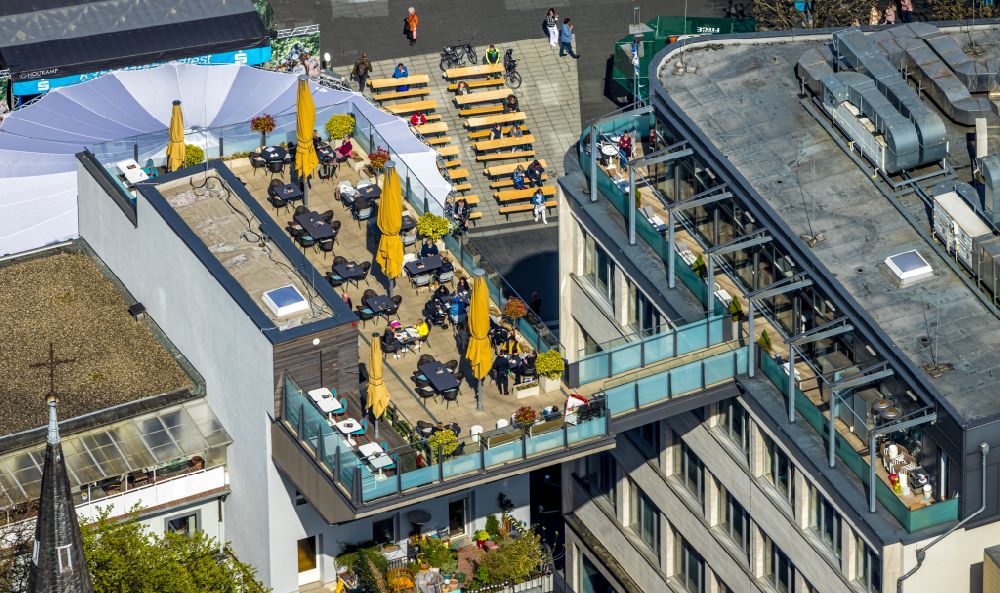 Luftaufnahme Bochum - Gebäude des Restaurant Boulevardcafe Wiacker bei Baltz mit Sonnenschirmen auf dem Dach in Bochum im Bundesland Nordrhein-Westfalen, Deutschland