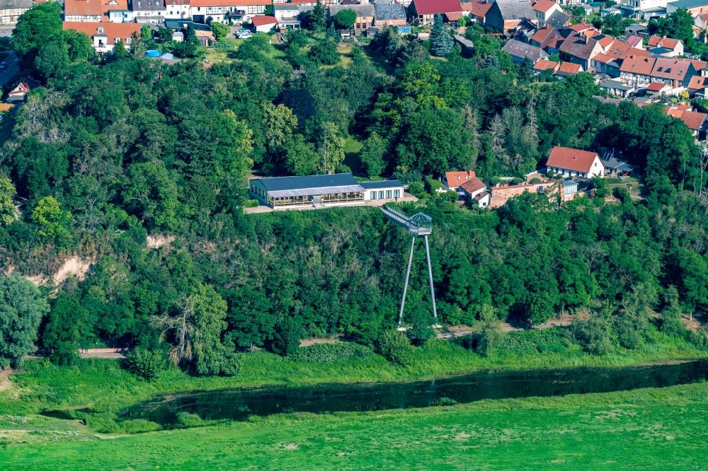 Luftaufnahme Arneburg - Gebäude des Restaurant Burggaststätte mit Aussichtsturm in Arneburg im Bundesland Sachsen-Anhalt, Deutschland
