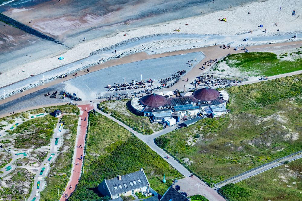 Luftaufnahme Norderney - Gebäude des Restaurant Surfcafe am Nordstrand der Insel Norderney im Bundesland Niedersachsen, Deutschland