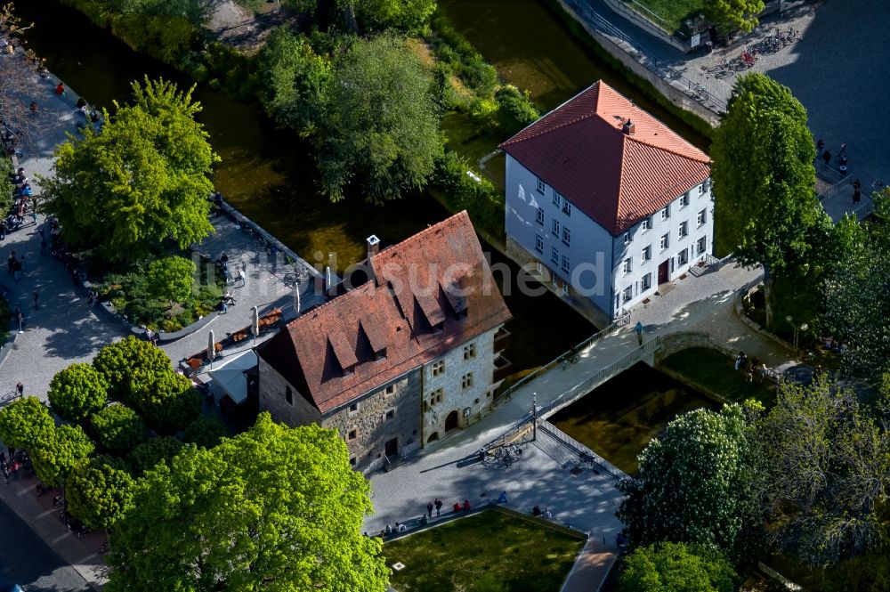 Luftbild Erfurt - Gebäude des Restaurants Augustiner an der Krämerbrücke in der Horngasse in Erfurt im Bundesland Thüringen, Deutschland
