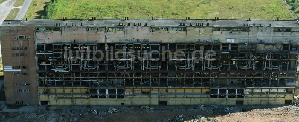 Espenhain aus der Vogelperspektive: Gebäude- Reste der Ruine des HKW Heizkraftwerkes und Kohlekraftwerkes in Espenhain im Bundesland Sachsen