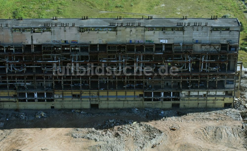 Luftbild Espenhain - Gebäude- Reste der Ruine des HKW Heizkraftwerkes und Kohlekraftwerkes in Espenhain im Bundesland Sachsen