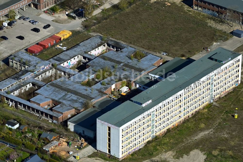 Luftbild Berlin - Gebäude- Ruine des leerstehenden Bauwerkes auf dem Funkhausgelände im Ortsteil Oberschöneweide in Berlin, Deutschland
