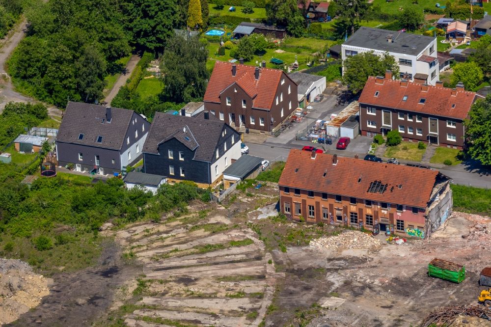Herne aus der Vogelperspektive: Gebäude- Ruine des leerstehenden Bauwerkes an der Hunbergstraße in Herne im Bundesland Nordrhein-Westfalen, Deutschland