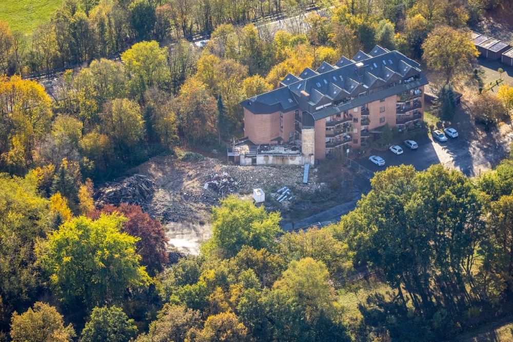 Haltern am See von oben - Gebäude- Ruine des leerstehenden Hotel Seestern in Haltern am See im Bundesland Nordrhein-Westfalen, Deutschland