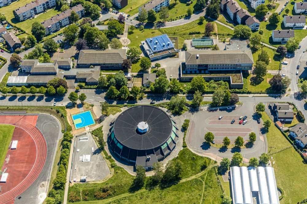 Luftaufnahme Attendorn - Gebäude der Rundturnhalle in Attendorn im Bundesland Nordrhein-Westfalen, Deutschland