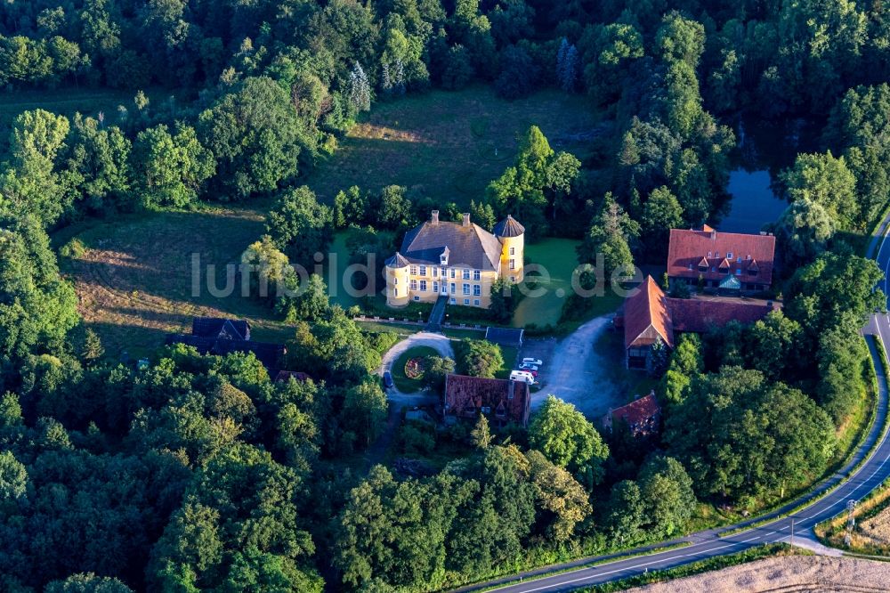 Luftbild Bocholt - Gebäude des Schlosshotel Hotel Schloss Diepenbrock im Ortsteil Barlo in Bocholt im Bundesland Nordrhein-Westfalen, Deutschland