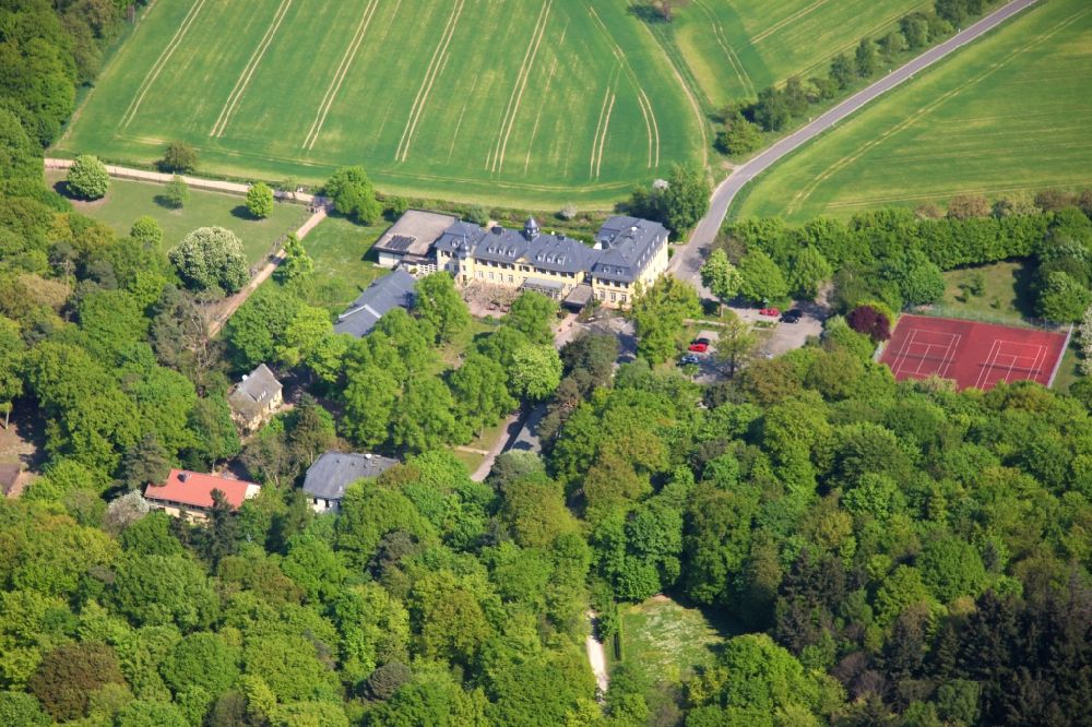 Luftaufnahme Assmannshausen - Gebäude des Schlosshotel Jagdschloss Niederwald in Assmannshausen im Bundesland Hessen, Deutschland