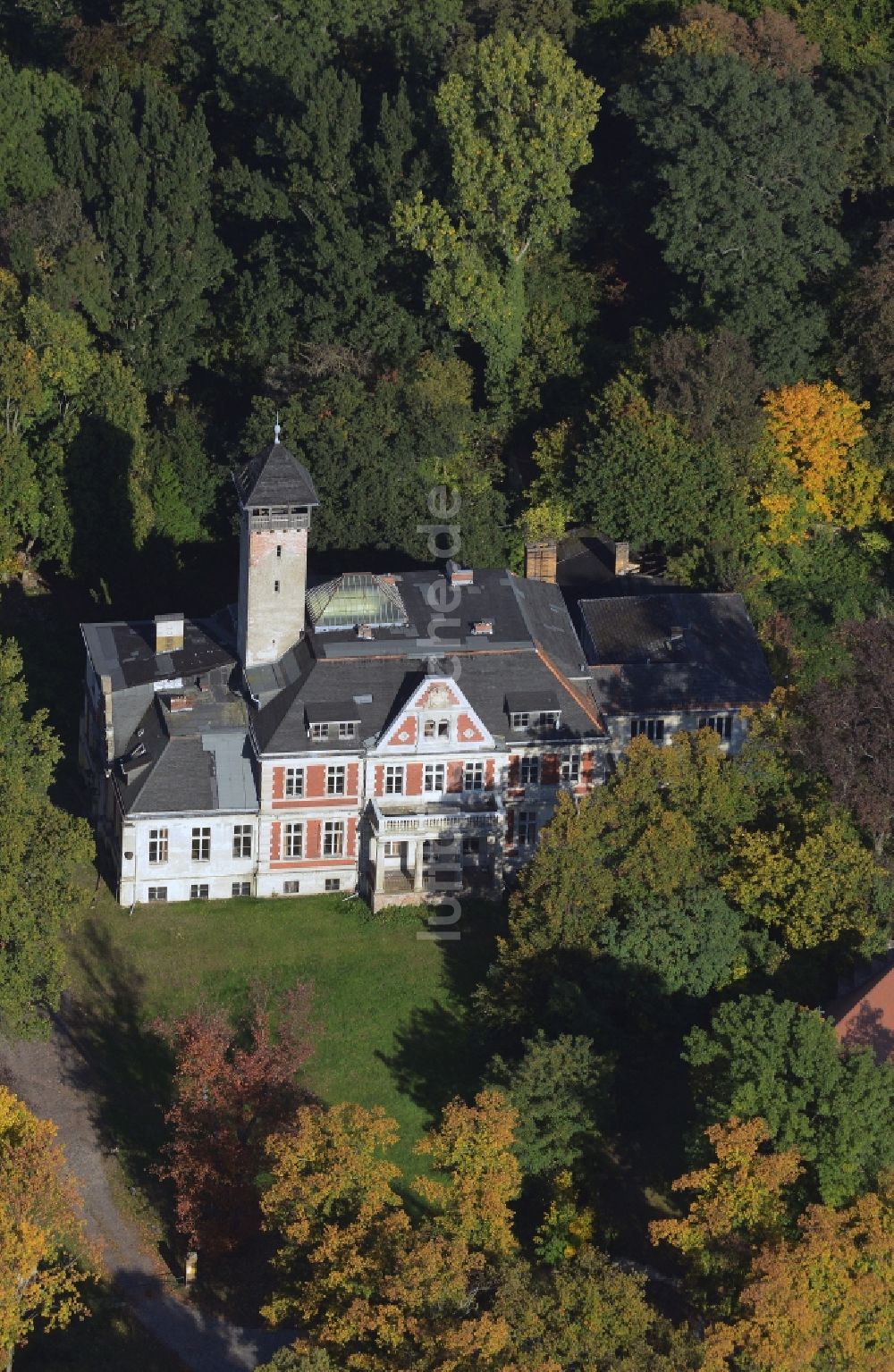 Luftbild Schulzendorf - Gebäude und Schlosspark des Schloß an der Dorfstraße in Schulzendorf im Bundesland Brandenburg