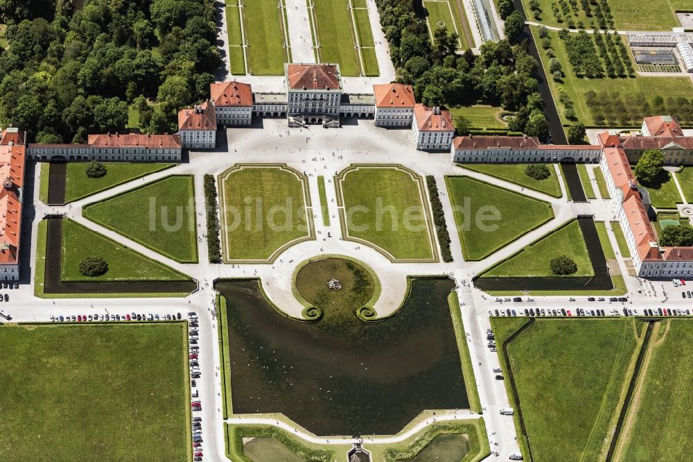 München aus der Vogelperspektive: Gebäude und Schlosspark des Schloß Nymphenburg im Stadtteil Neuhausen-Nymphenburg in München im Bundesland Bayern