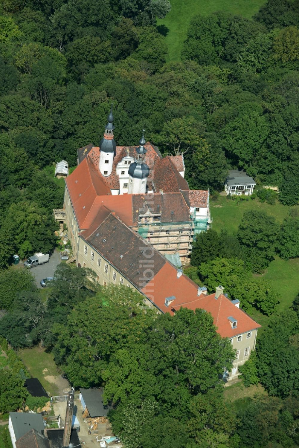 Zschepplin aus der Vogelperspektive: Gebäude und Schlosspark des Schloß Zschepplin in Zschepplin im Bundesland Sachsen