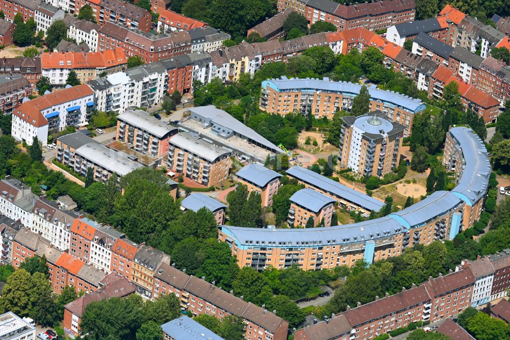Kiel aus der Vogelperspektive: Gebäude der Seniorenwohnanlage Gustav-Schatz-Hof in Kiel im Bundesland Schleswig-Holstein, Deutschland