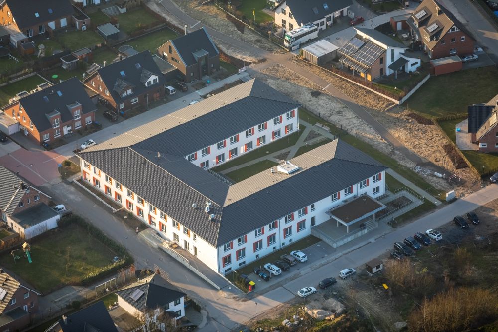 Luftbild Haltern am See - Gebäude des Seniorenzentrums Alloheim Senioren-Residenz „Sythen am See“ in Haltern am See im Bundesland Nordrhein-Westfalen, Deutschland