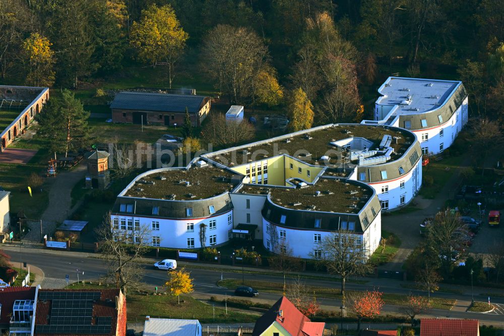 Luftbild Fredersdorf-Vogelsdorf - Gebäude des Seniorenzentrums KATHARINENHOF in Fredersdorf-Vogelsdorf im Bundesland Brandenburg, Deutschland