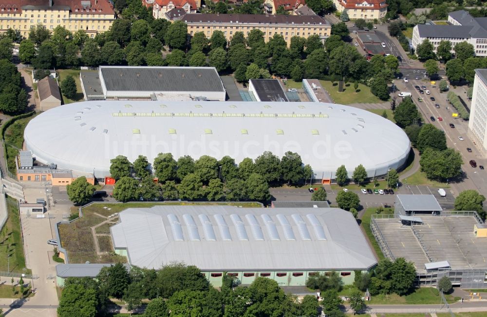 Luftaufnahme Erfurt - Gebäude der Sporthalle des Eissportzentrum Erfurt in Erfurt im Bundesland Thüringen, Deutschland