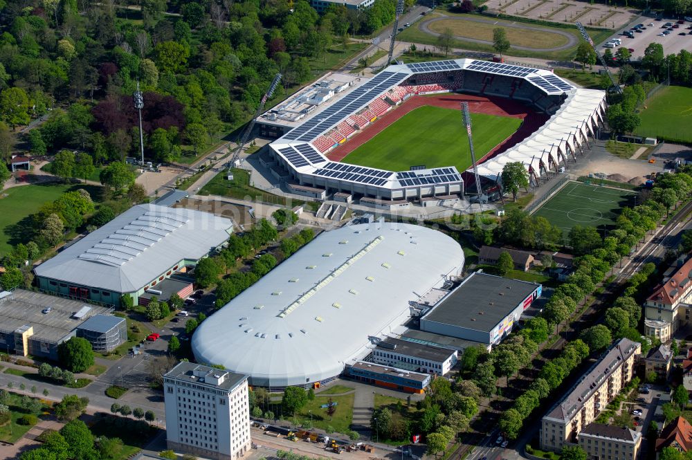 Luftbild Erfurt - Gebäude der Sporthalle des Eissportzentrum Erfurt in Erfurt im Bundesland Thüringen, Deutschland