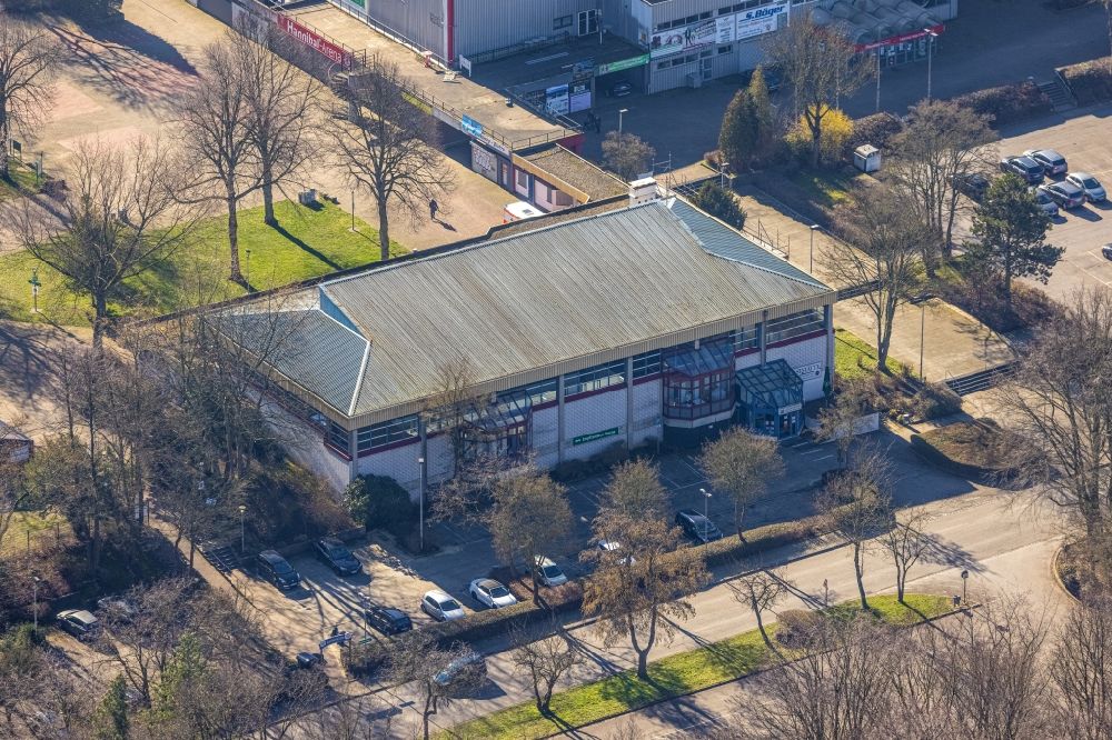 Luftbild Herne - Gebäude der Sporthalle Am Revierpark mit aktueller Funktion als Impfzentrum in Herne im Bundesland Nordrhein-Westfalen, Deutschland