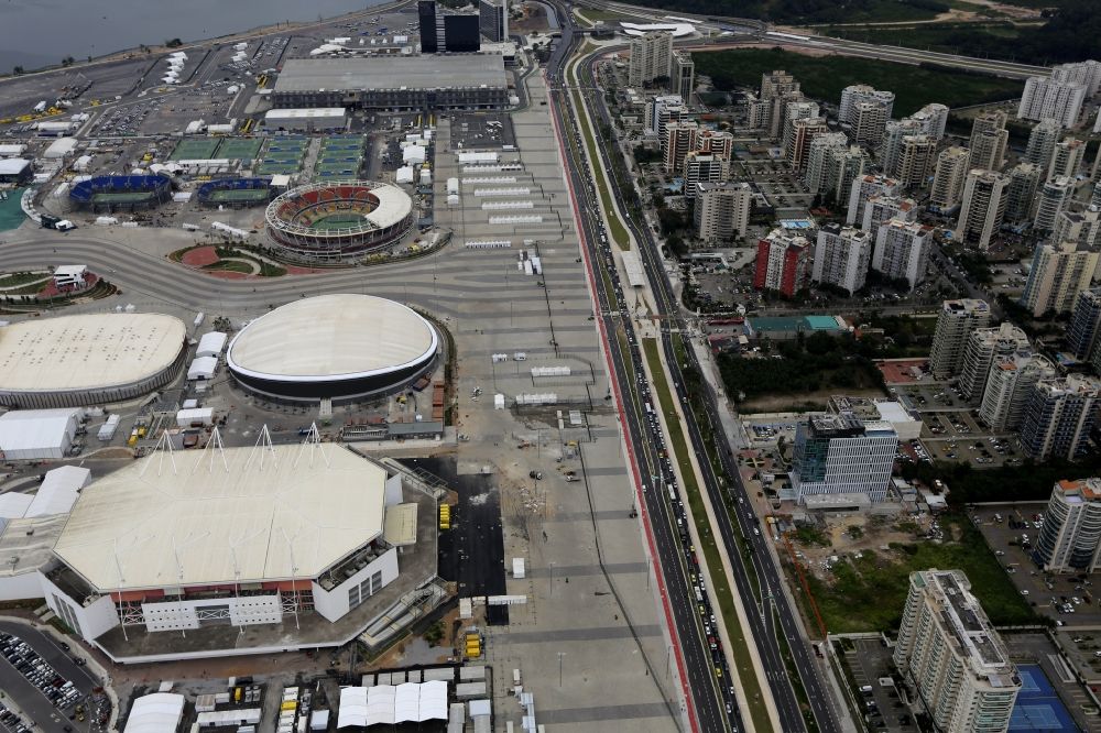 Luftaufnahme Rio de Janeiro - Gebäude des Sporthallen- Ensemble am Olympiapark vor den Sommerspielen der Spiele der XXXI. Olympiade in Rio de Janeiro in Rio de Janeiro, Brasilien