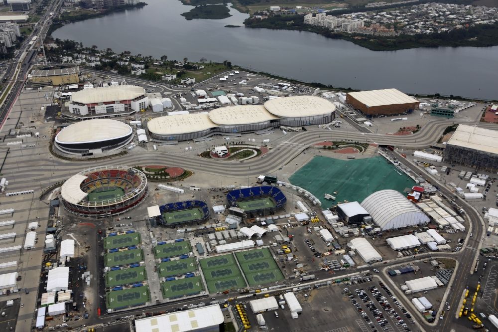 Luftaufnahme Rio de Janeiro - Gebäude des Sporthallen- Ensemble am Olympiapark vor den Sommerspielen der Spiele der XXXI. Olympiade in Rio de Janeiro in Rio de Janeiro, Brasilien