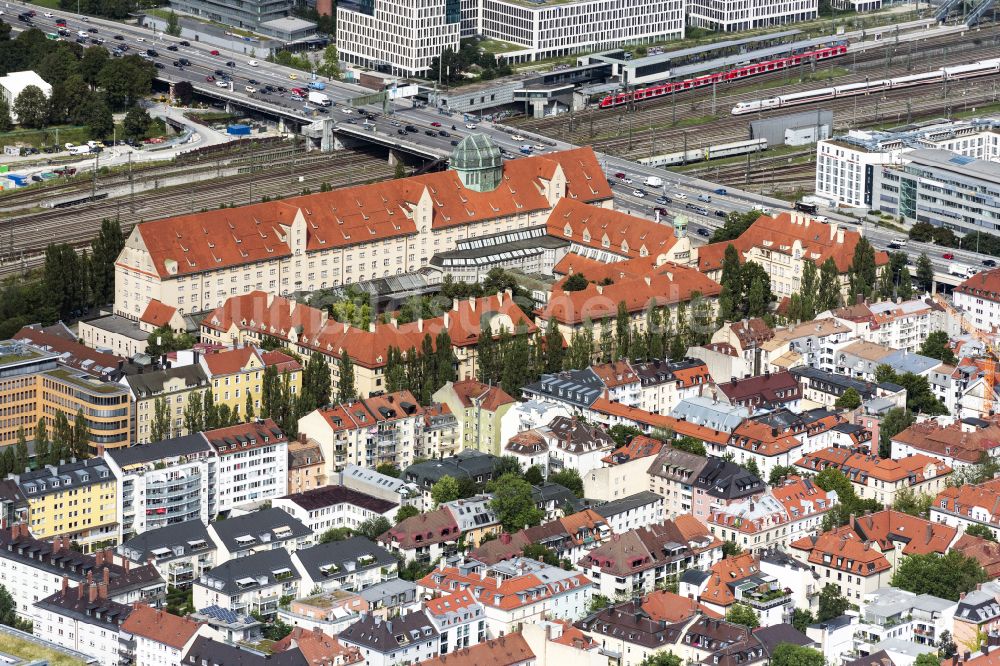 Luftaufnahme München - Gebäude der staatlichen Behörde Zollfahndungsamt im Stadtteil Schwanthalerhöhe in München im Bundesland Bayern, Deutschland