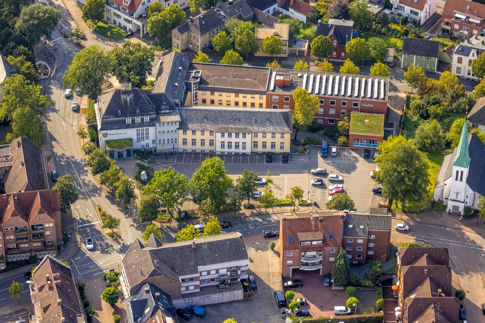Beckum aus der Vogelperspektive: Gebäude der Stadtverwaltung - Rathaus in Beckum im Bundesland Nordrhein-Westfalen, Deutschland