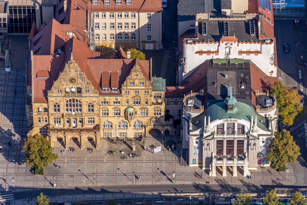 Bielefeld aus der Vogelperspektive: Gebäude der Stadtverwaltung - Rathaus in Bielefeld im Bundesland Nordrhein-Westfalen, Deutschland