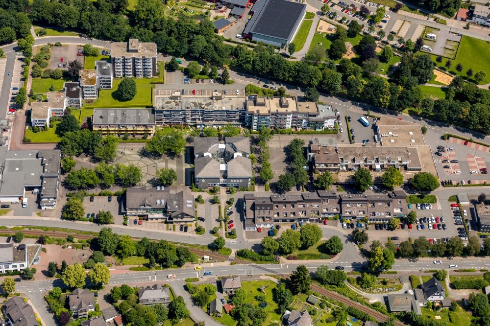 Luftaufnahme Olsberg - Gebäude der Stadtverwaltung - Rathaus am Bigger Platz in Olsberg im Bundesland Nordrhein-Westfalen, Deutschland