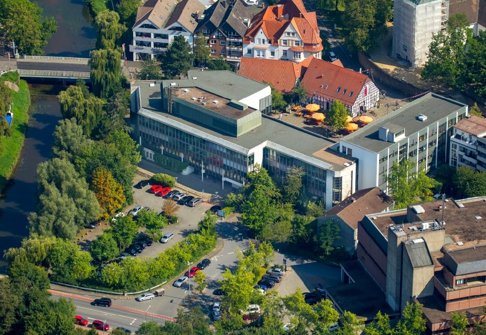 Luftaufnahme Bünde - Gebäude der Stadtverwaltung - Rathaus in Bünde im Bundesland Nordrhein-Westfalen
