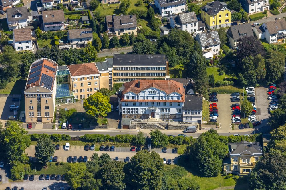 Ennepetal aus der Vogelperspektive: Gebäude der Stadtverwaltung - Rathaus in Ennepetal im Bundesland Nordrhein-Westfalen, Deutschland