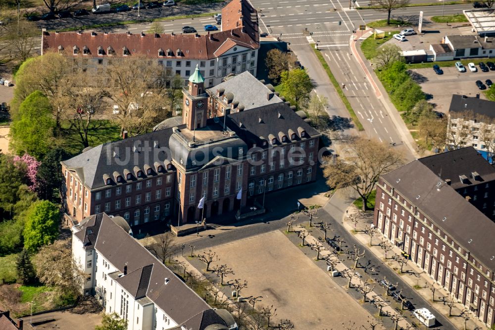 Luftaufnahme Herne - Gebäude der Stadtverwaltung - Rathaus am Friedrich-Ebert-Platz in Herne im Bundesland Nordrhein-Westfalen, Deutschland