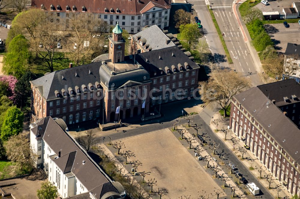 Herne von oben - Gebäude der Stadtverwaltung - Rathaus am Friedrich-Ebert-Platz in Herne im Bundesland Nordrhein-Westfalen, Deutschland