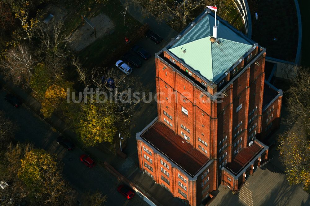 Luftaufnahme Neuenhagen - Gebäude der Stadtverwaltung - Rathaus - Gemeindeverwaltung in Neuenhagen im Bundesland Brandenburg