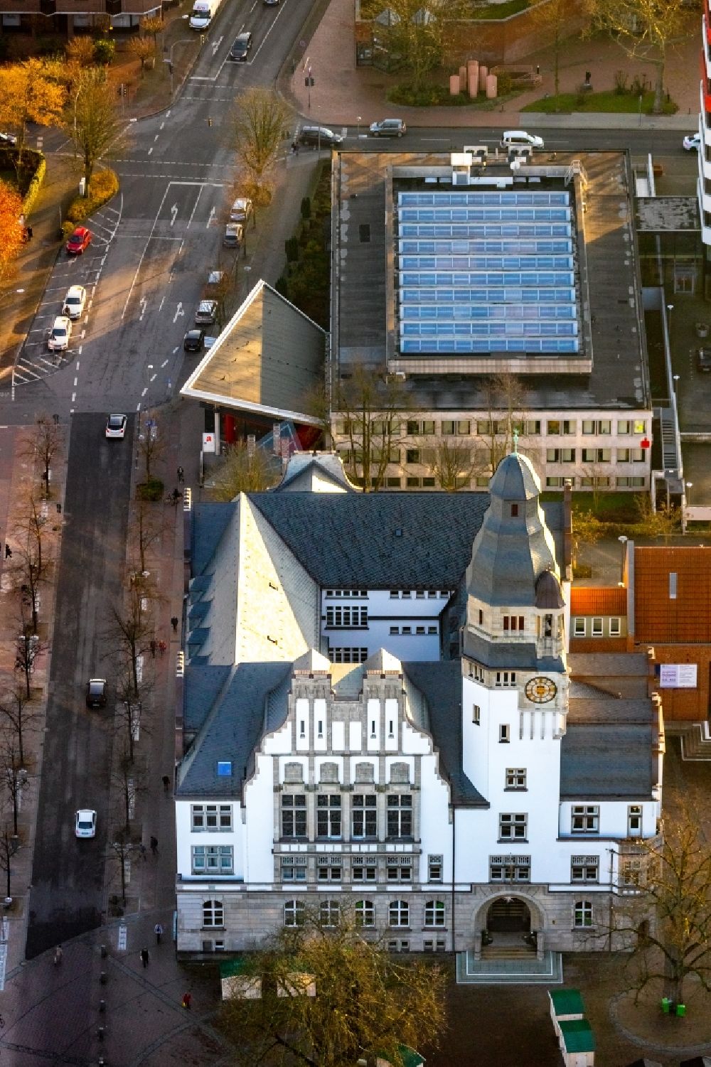 Gladbeck von oben - Gebäude der Stadtverwaltung - Rathaus in Gladbeck im Bundesland Nordrhein-Westfalen, Deutschland