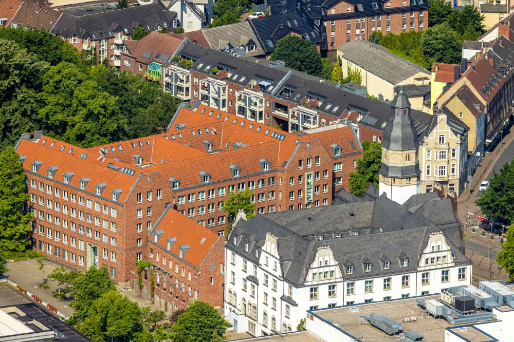 Luftaufnahme Gladbeck - Gebäude der Stadtverwaltung - Rathaus in Gladbeck im Bundesland Nordrhein-Westfalen, Deutschland