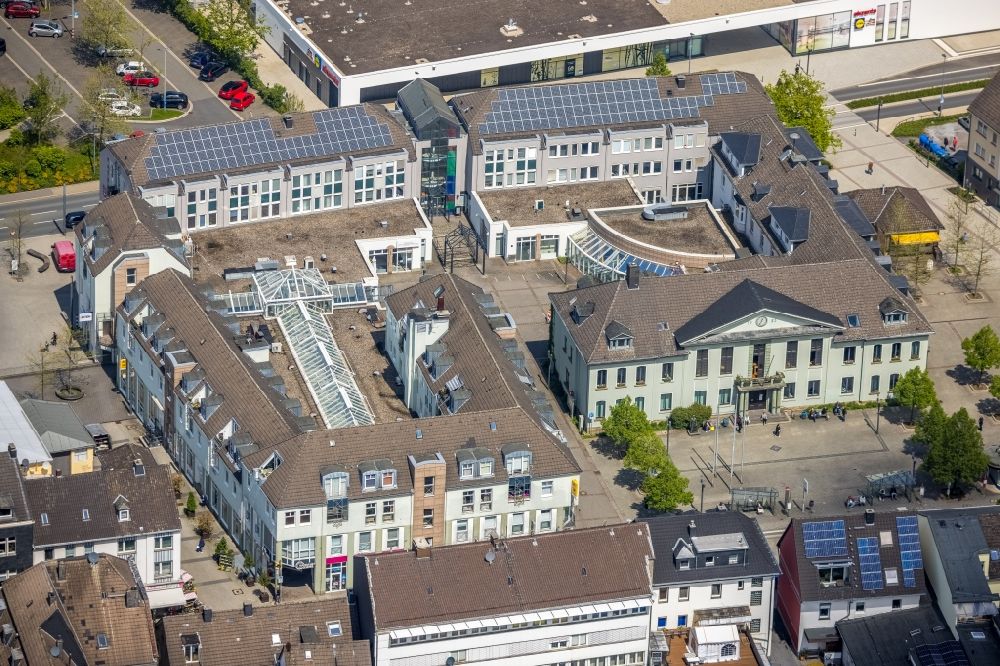 Luftaufnahme Heiligenhaus - Gebäude der Stadtverwaltung - Rathaus in Heiligenhaus im Bundesland Nordrhein-Westfalen