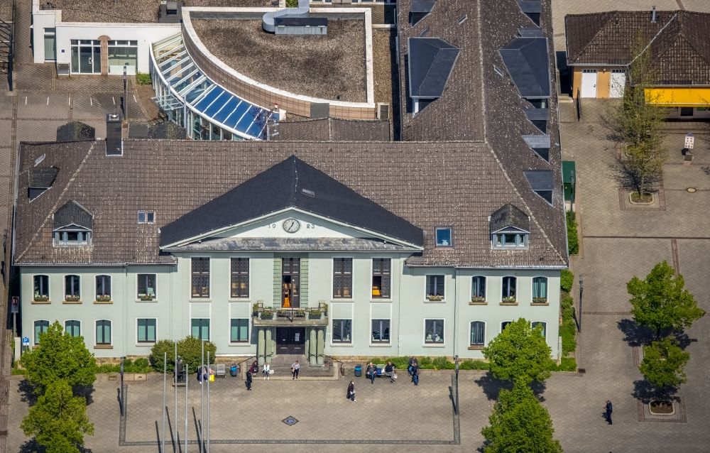 Heiligenhaus von oben - Gebäude der Stadtverwaltung - Rathaus in Heiligenhaus im Bundesland Nordrhein-Westfalen