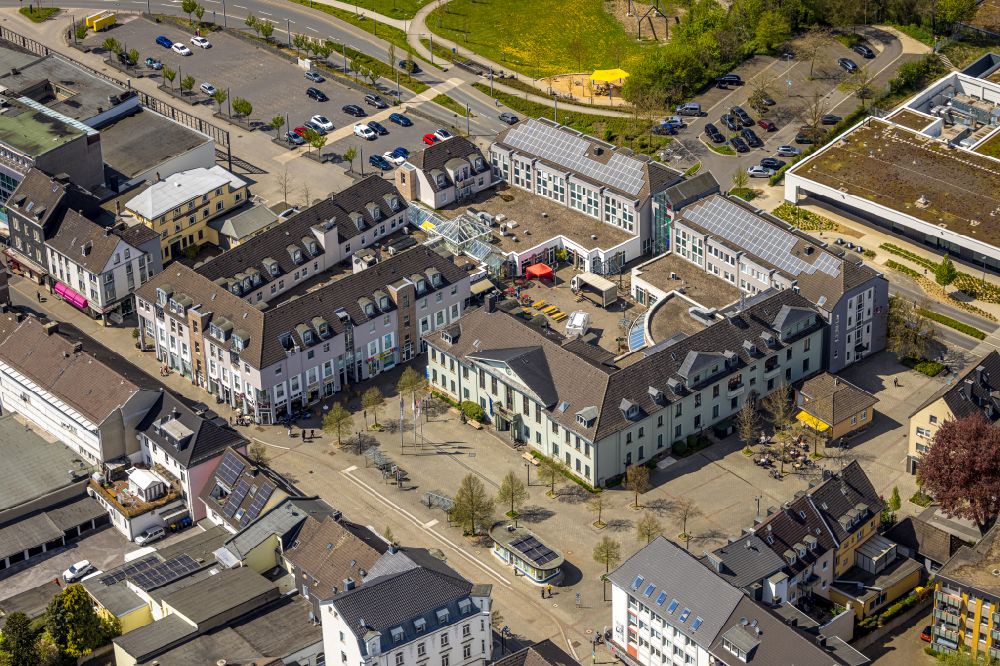 Heiligenhaus aus der Vogelperspektive: Gebäude der Stadtverwaltung - Rathaus in Heiligenhaus im Bundesland Nordrhein-Westfalen