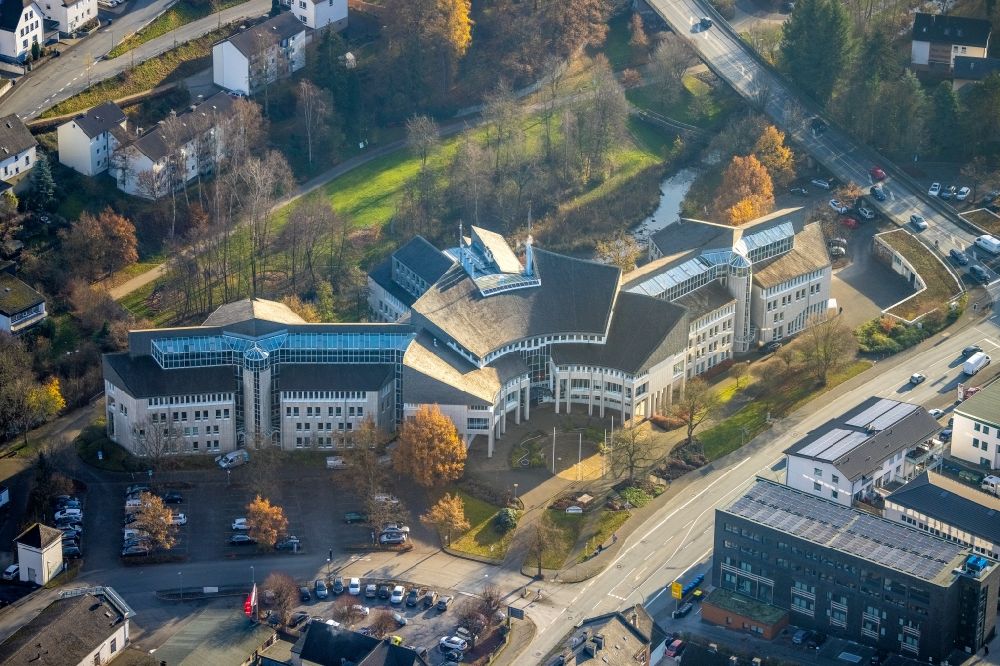 Luftbild Meschede - Gebäude der Stadtverwaltung - Rathaus Hochsauerlandkreis in Meschede im Bundesland Nordrhein-Westfalen, Deutschland