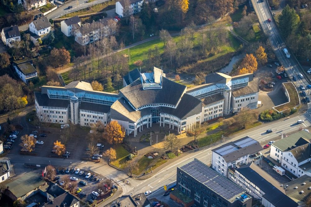 Luftaufnahme Meschede - Gebäude der Stadtverwaltung - Rathaus Hochsauerlandkreis in Meschede im Bundesland Nordrhein-Westfalen, Deutschland