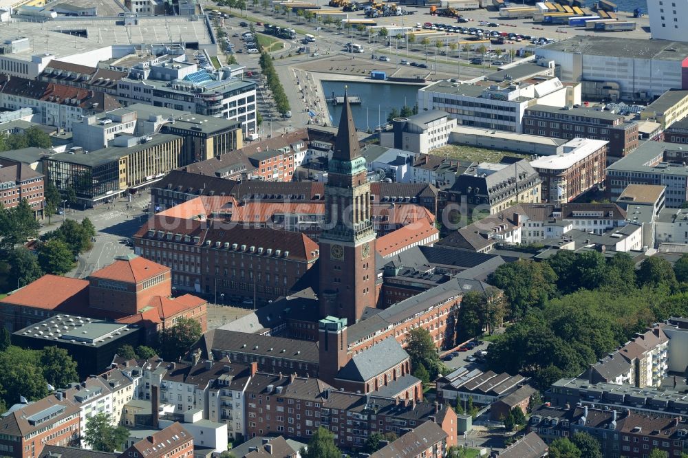 Kiel aus der Vogelperspektive: Gebäude der Stadtverwaltung - Rathaus in Kiel im Bundesland Schleswig-Holstein