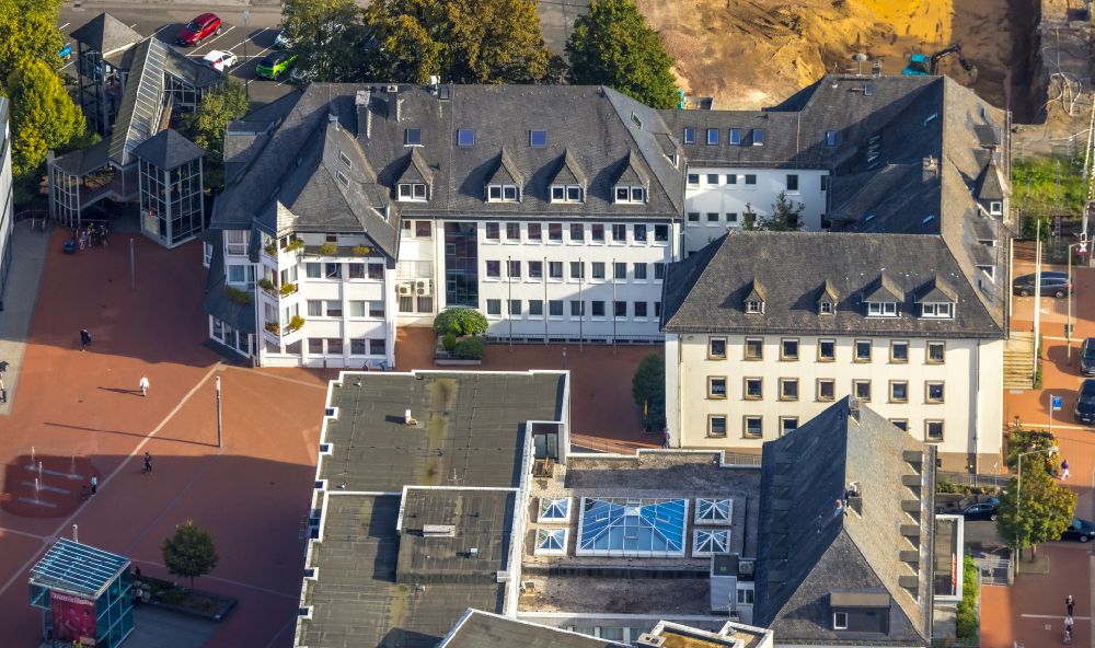 Luftbild Kreuztal - Gebäude der Stadtverwaltung - Rathaus in Kreuztal im Bundesland Nordrhein-Westfalen, Deutschland
