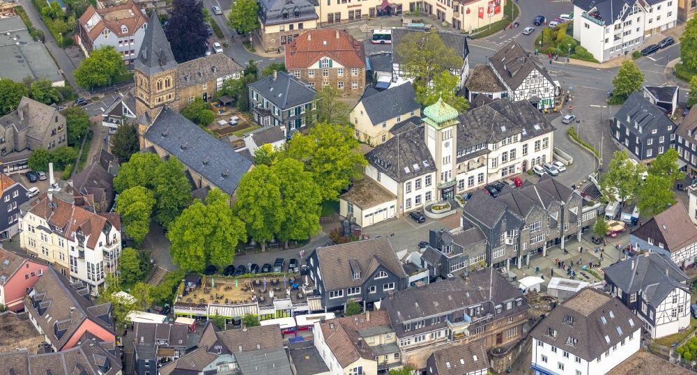 Luftaufnahme Herdecke - Gebäude der Stadtverwaltung - Rathaus am Marktplatz in Herdecke im Bundesland Nordrhein-Westfalen, Deutschland