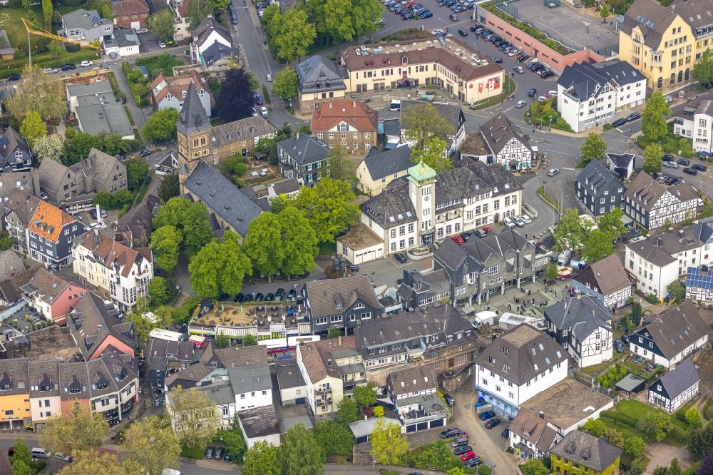 Herdecke von oben - Gebäude der Stadtverwaltung - Rathaus am Marktplatz in Herdecke im Bundesland Nordrhein-Westfalen, Deutschland