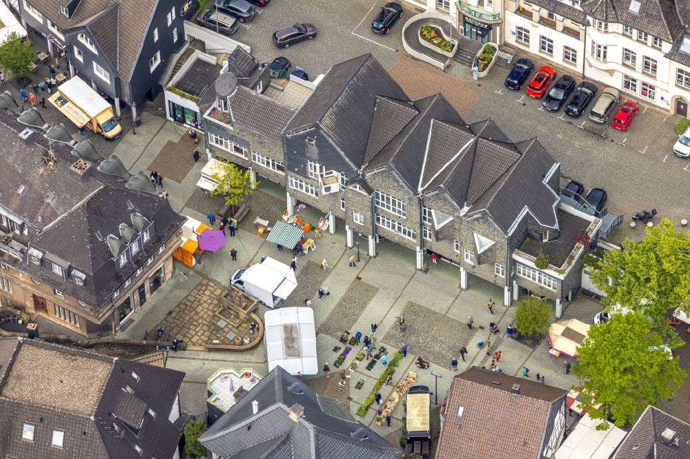 Herdecke von oben - Gebäude der Stadtverwaltung - Rathaus am Marktplatz in Herdecke im Bundesland Nordrhein-Westfalen, Deutschland