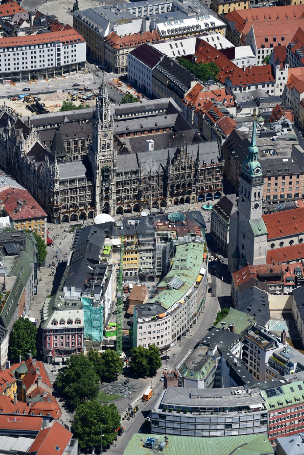 Luftbild München - Gebäude der Stadtverwaltung - Rathaus am Marktplatz in München im Bundesland Bayern, Deutschland