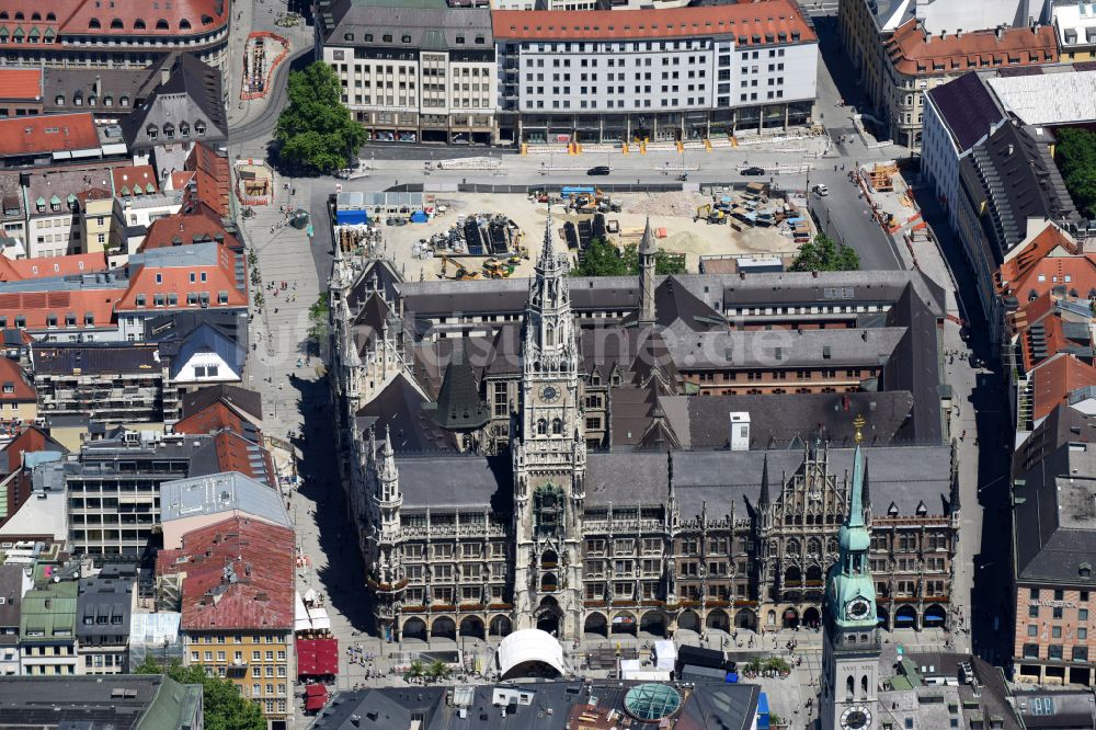 Luftaufnahme München - Gebäude der Stadtverwaltung - Rathaus am Marktplatz in München im Bundesland Bayern, Deutschland