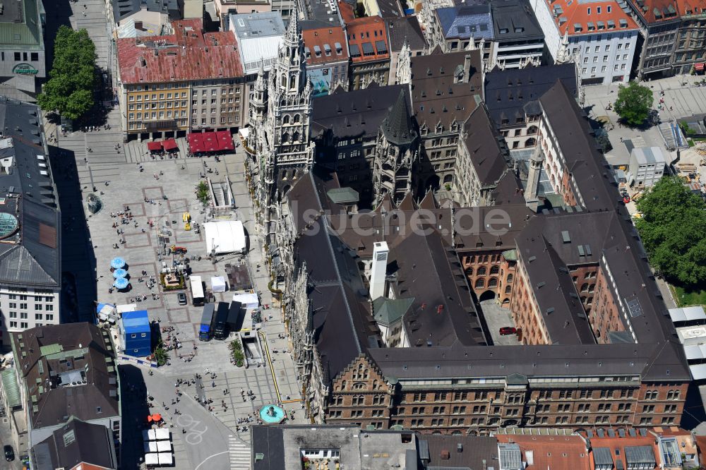 München von oben - Gebäude der Stadtverwaltung - Rathaus am Marktplatz in München im Bundesland Bayern, Deutschland