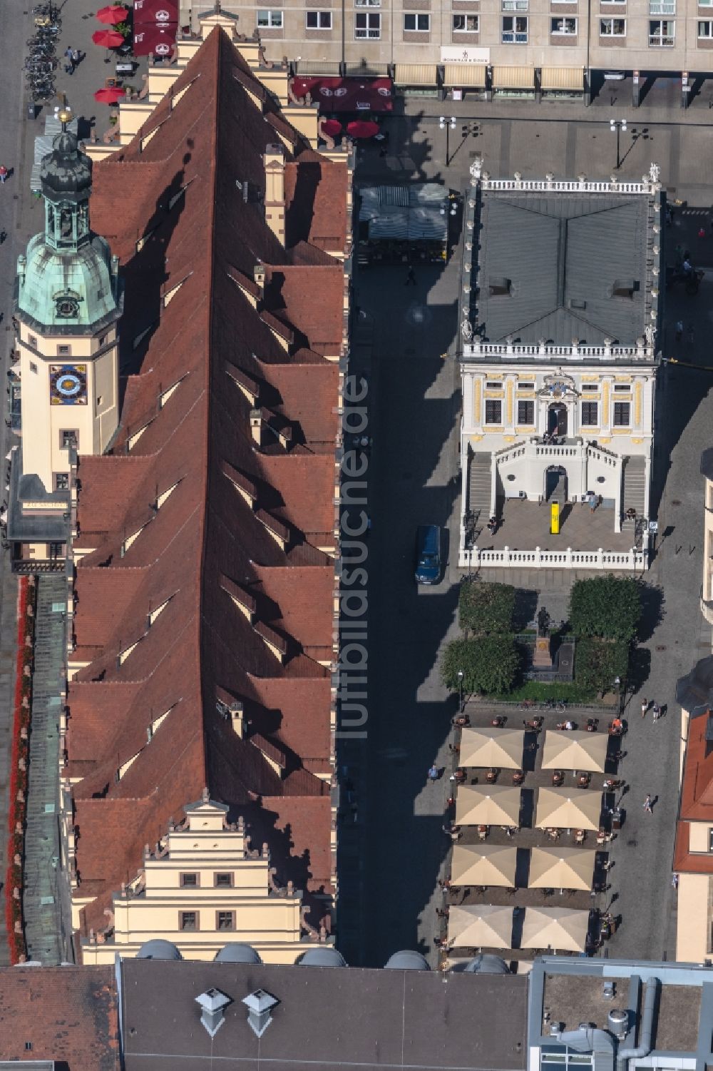 Leipzig von oben - Gebäude der Stadtverwaltung - Rathaus am Marktplatz im Ortsteil Mitte in Leipzig im Bundesland Sachsen