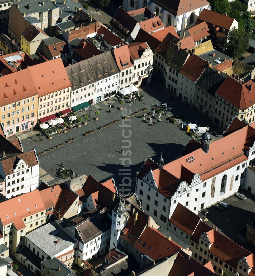 Torgau von oben - Gebäude der Stadtverwaltung - Rathaus am Marktplatz in Torgau im Bundesland Sachsen