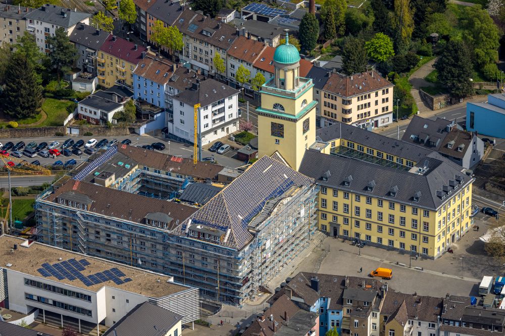 Luftaufnahme Witten - Gebäude der Stadtverwaltung - Rathaus am Marktplatz in Witten im Bundesland Nordrhein-Westfalen